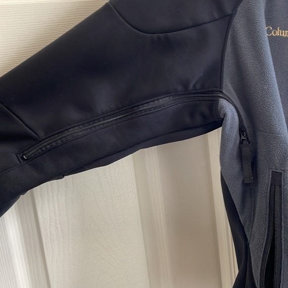 COLUMBIA - Outdoor Utility Titanium Outdoor Jacket - Black/Grey - Large - Picture 5 of 11